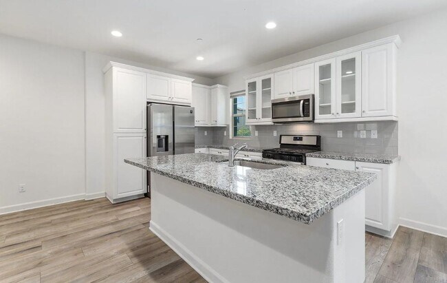 Building Photo - 908 Slate St