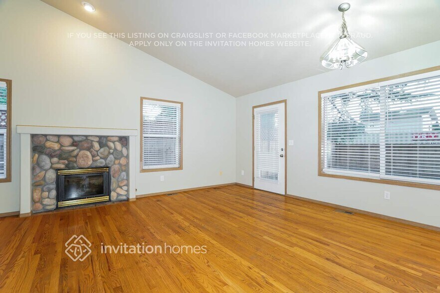 Building Photo - 306 Deeded St