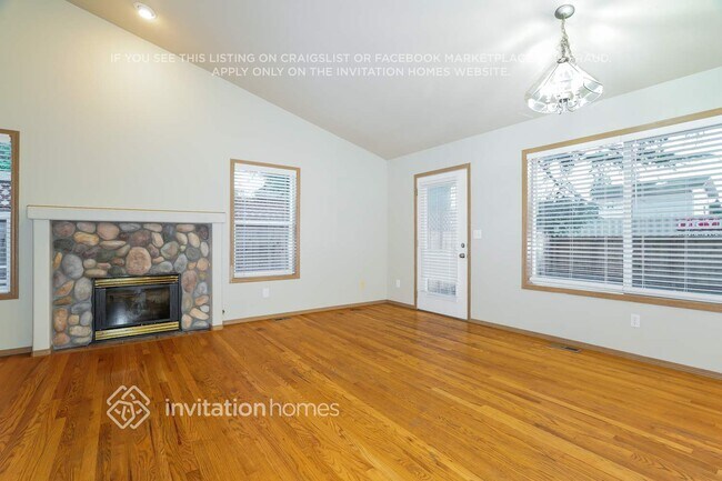 Building Photo - 306 Deeded St