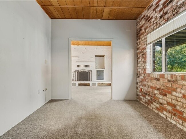 Building Photo - 1863 Bailhache Ave