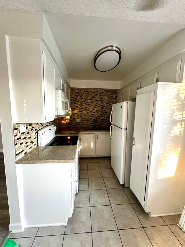 Building Photo - 2435 W 227th St