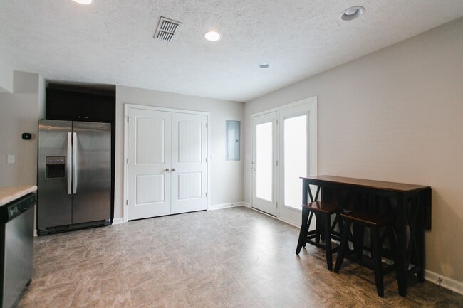 Building Photo - 924 Gamely Wy