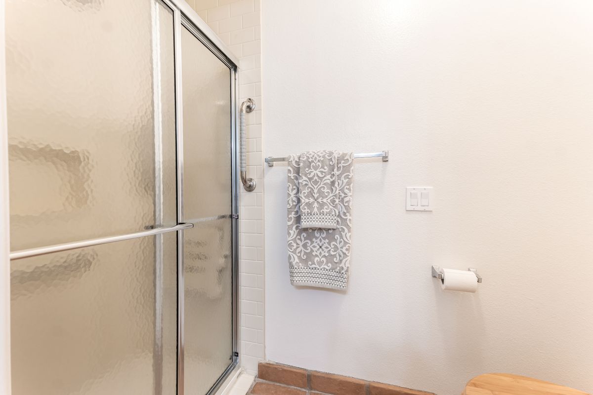 Building Photo - 1964 Olivewood Ct