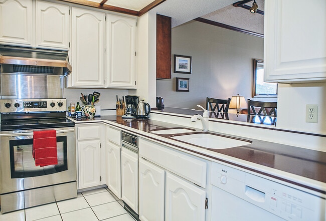 Building Photo - 301 N 1st St