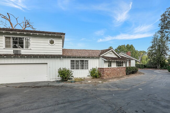 Building Photo - 19471 Rosita St