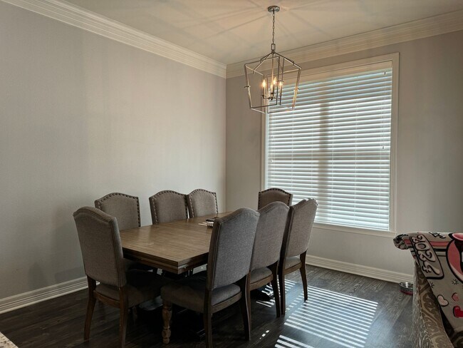 Building Photo - 1017 Stagecoach Bend