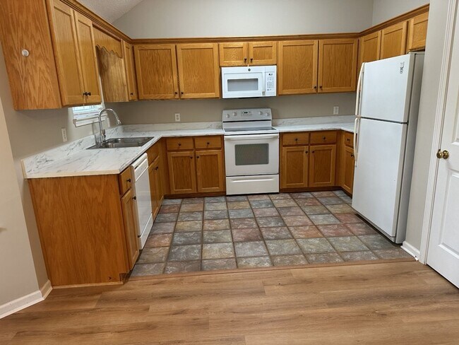 Building Photo - 355 Shady Oak Cir