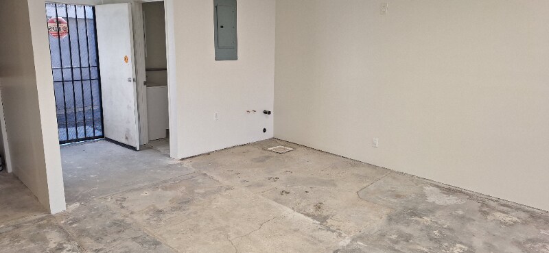 Building Photo - 7616 Reseda Blvd