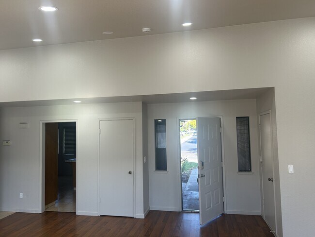 Building Photo - 1728 Colin Ln