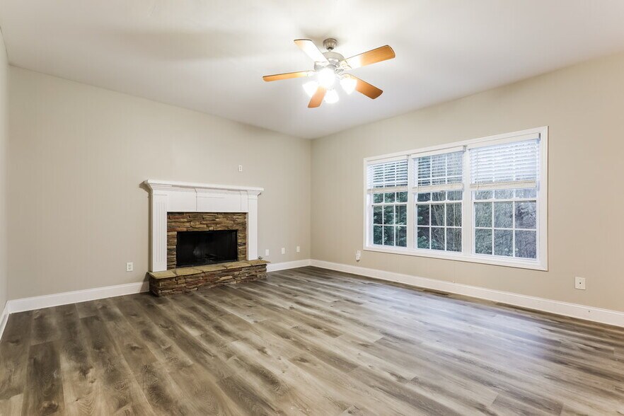 Building Photo - 9993 Village S Dr