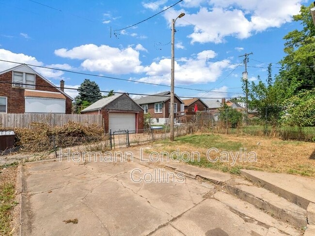 Building Photo - 5951 Park Ln