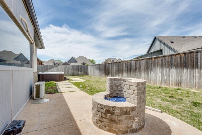 Building Photo - 2125 Heavenly Dr