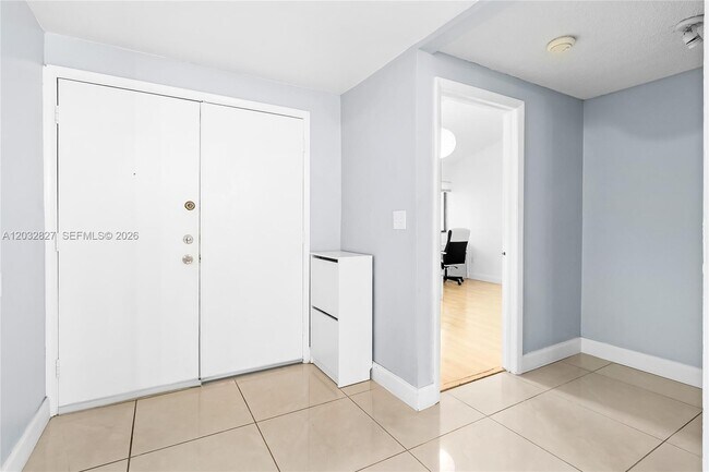 Building Photo - 505 NE 199th Ln