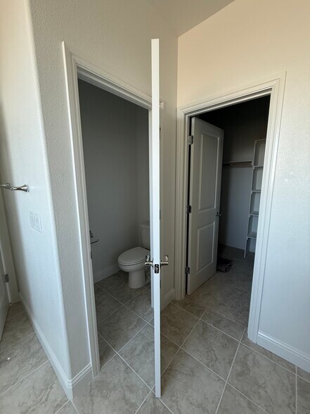 Building Photo - 3921 Mirecourt Cir