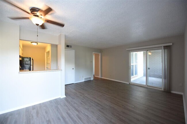 Building Photo - 2833 Kings Rd