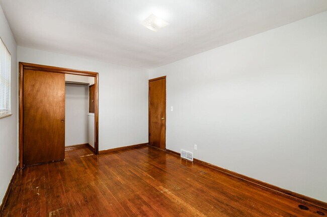 Building Photo - 1501 Linwood Ave