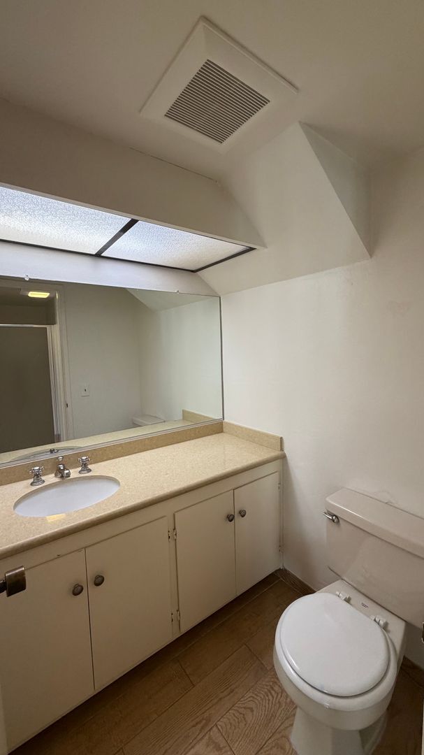 Building Photo - DESIRABLE TWO BEDROOM TWO BATH HOME IN STUDIO CITY