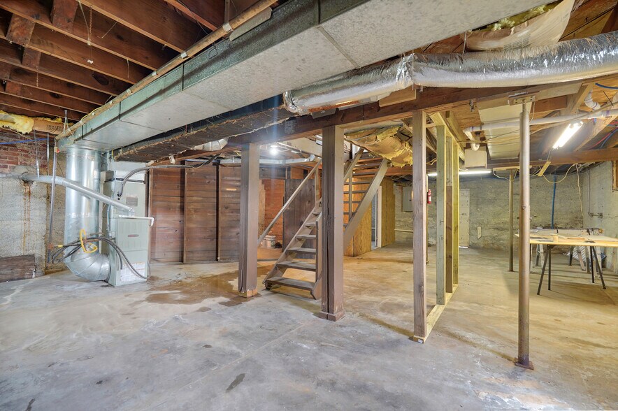 Building Photo - 412 E Walker St
