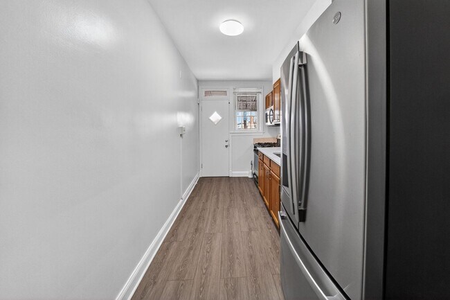 Building Photo - Newly Renovated 5BR/2BA Rowhome