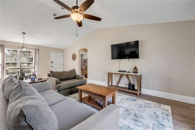 Building Photo - 2713 Needle Palm Dr