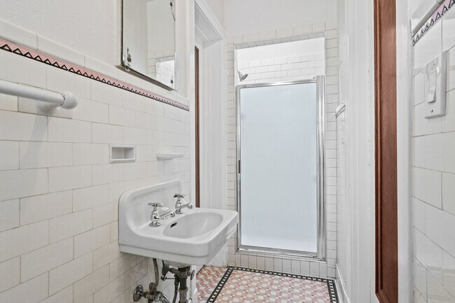 Building Photo - 2 Bed/2 Bath Duplex in Monte Vista Subdivi...