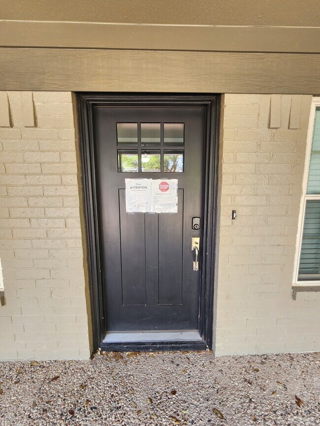 Building Photo - 4 bed 2 1/2 bath home, 2 car garage!