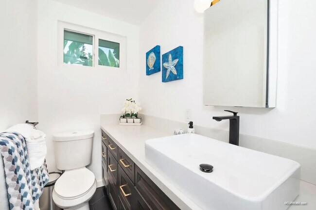 Building Photo - Beautiful 3 Bed/2 Bath Home in heart of Hi...