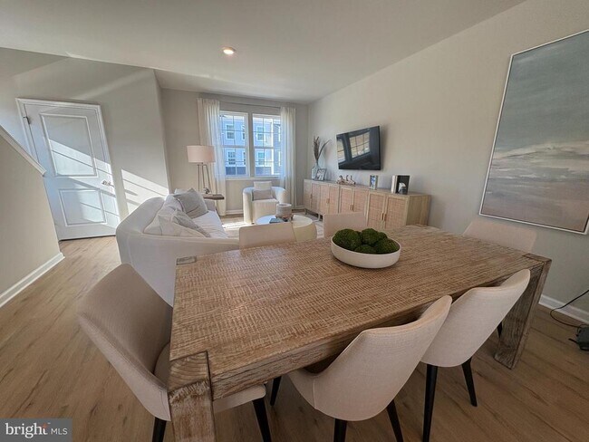 Building Photo - 13 Bay Breeze Dr