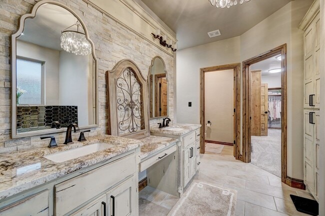 Building Photo - 4009 NE Realtree Dr