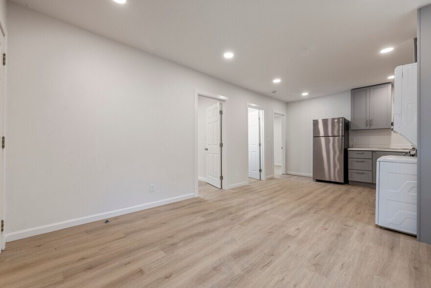 Building Photo - 214 Kimble St