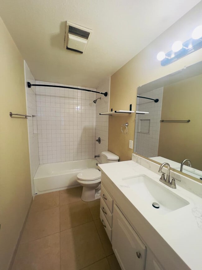 Building Photo - 4016 E Eugie Ave