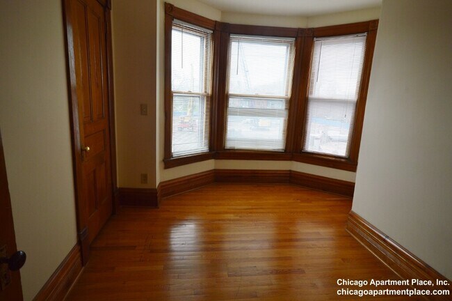 Building Photo - 2329 N Halsted St