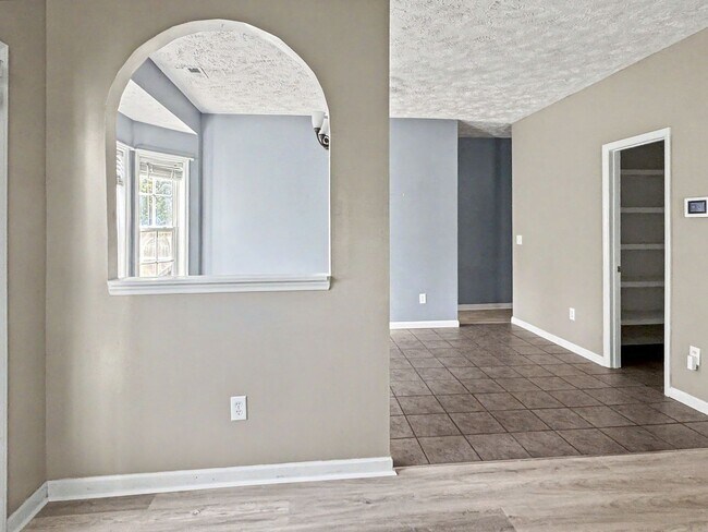 Building Photo - 7701 Redwood Ave