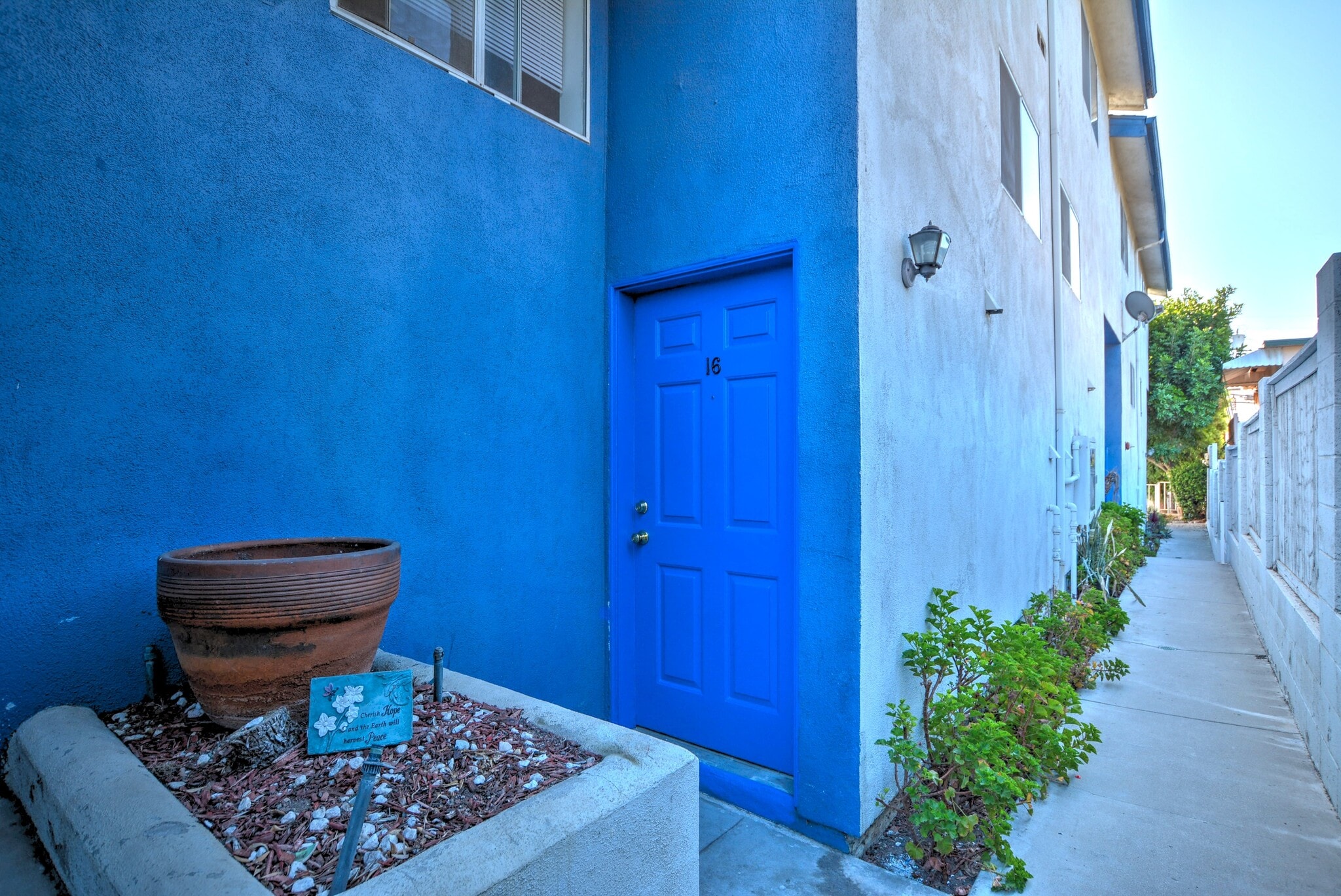Building Photo - 534 Venice Way
