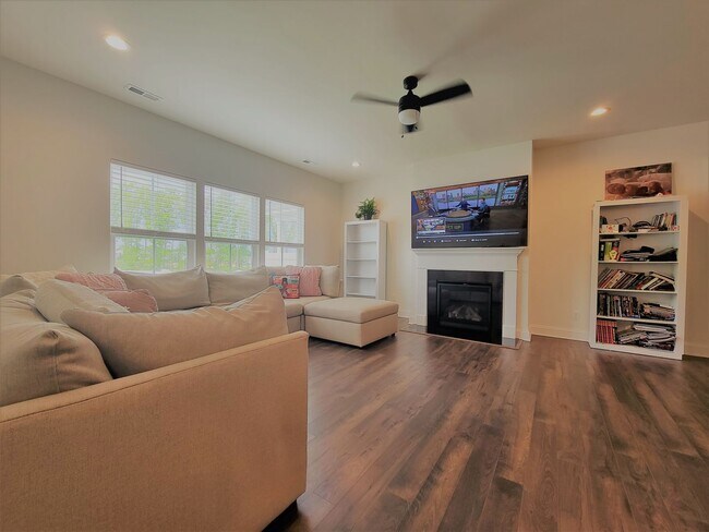 Building Photo - Beautiful end unit townhouse in Cosby Village with loads of extras.