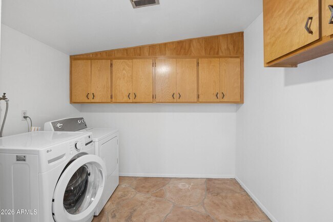Building Photo - 1014 E Balboa Cir