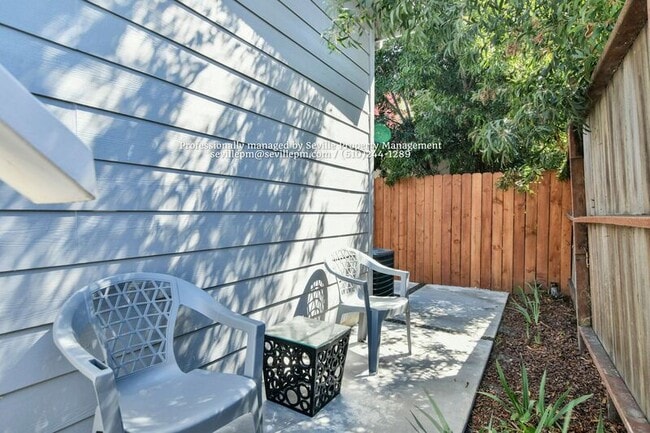 Building Photo - 6431 Salem St