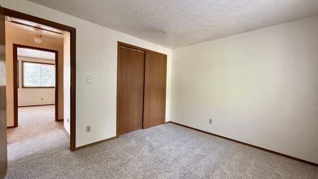 Building Photo - Move in Ready home on Piros