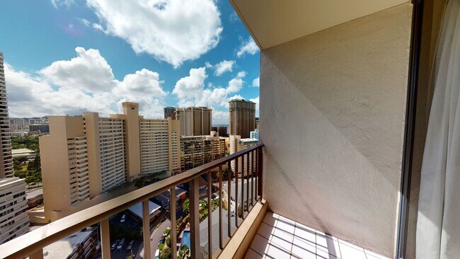 Building Photo - Waikiki, Pet Friendly. Central AC