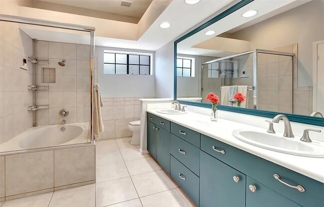 Building Photo - Bayfront Condo fo Rent