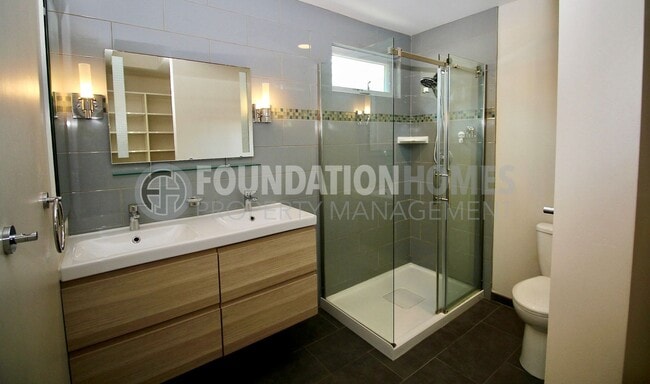 Building Photo - Remodeled 4BD/2BA in Prime Tiburon Locatio...