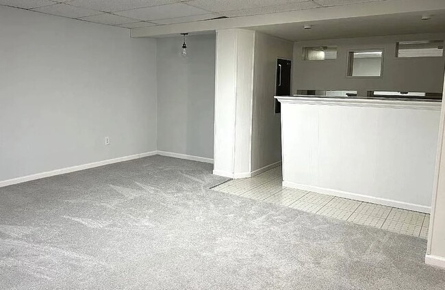 Building Photo - 821 W Rosewood Dr