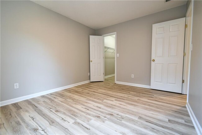 Building Photo - 340 Avebury Ct