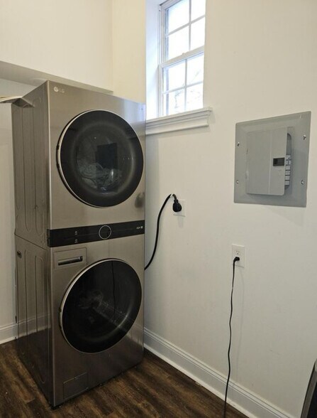 Laundry and Dryer - 1517 Garrard St