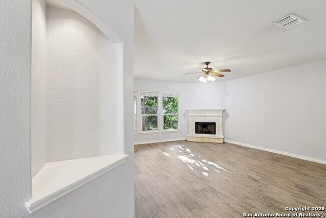 Building Photo - Welcome to your dream home-a stunning 4-be...