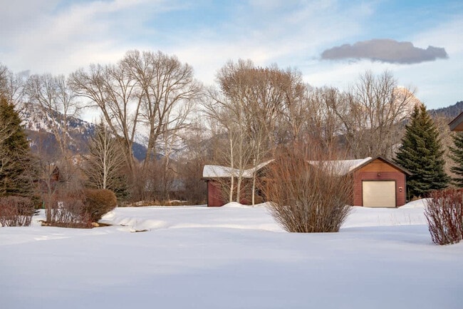 Building Photo - 2022 Creek Resort Cir
