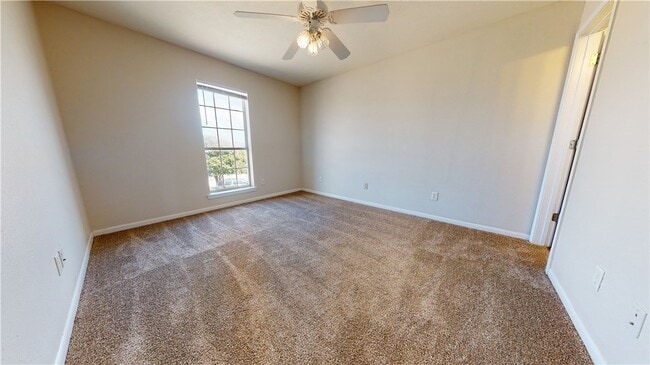 Building Photo - 1509 Hollow Hill Dr