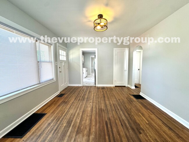 Building Photo - MOVE IN SPECIAL! Move in this November and...