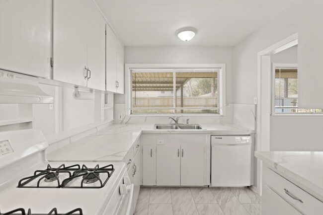 Building Photo - 1409 Conrad Sauer Dr