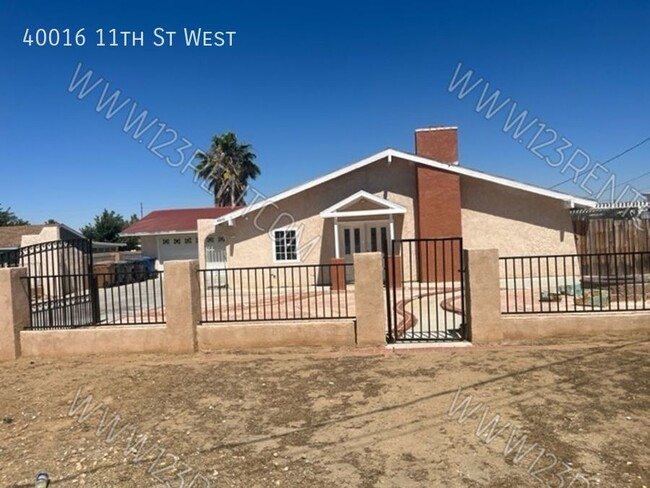 Building Photo - WEST PALMDALE 4BD/2BATH FRONT HOUSE